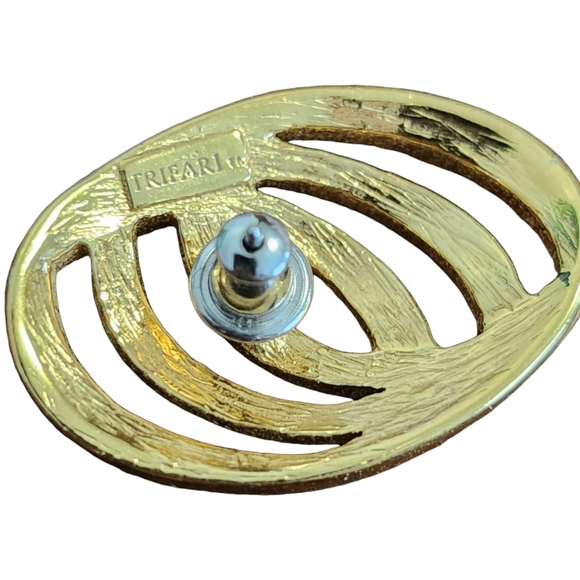Vintage TRIFARI Signed Gold Plated Abstract Design Earrings - Picture 2 of 2